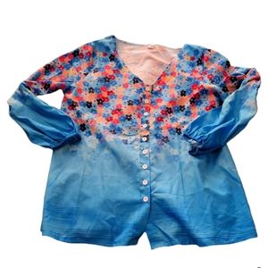 Tunic with buttons
